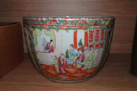 A Cantonese famille rose jardiniere diameter 30cm